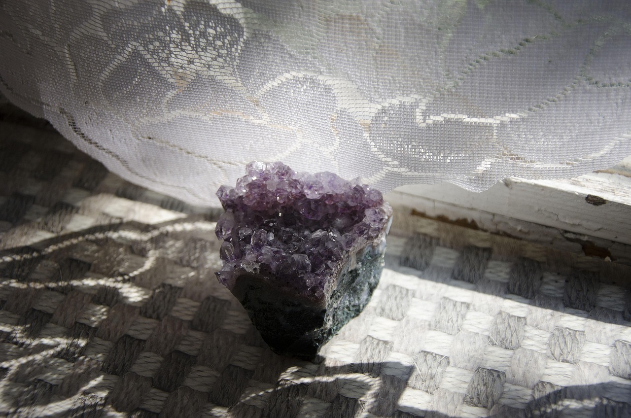 紫水晶的寓意与功效解析