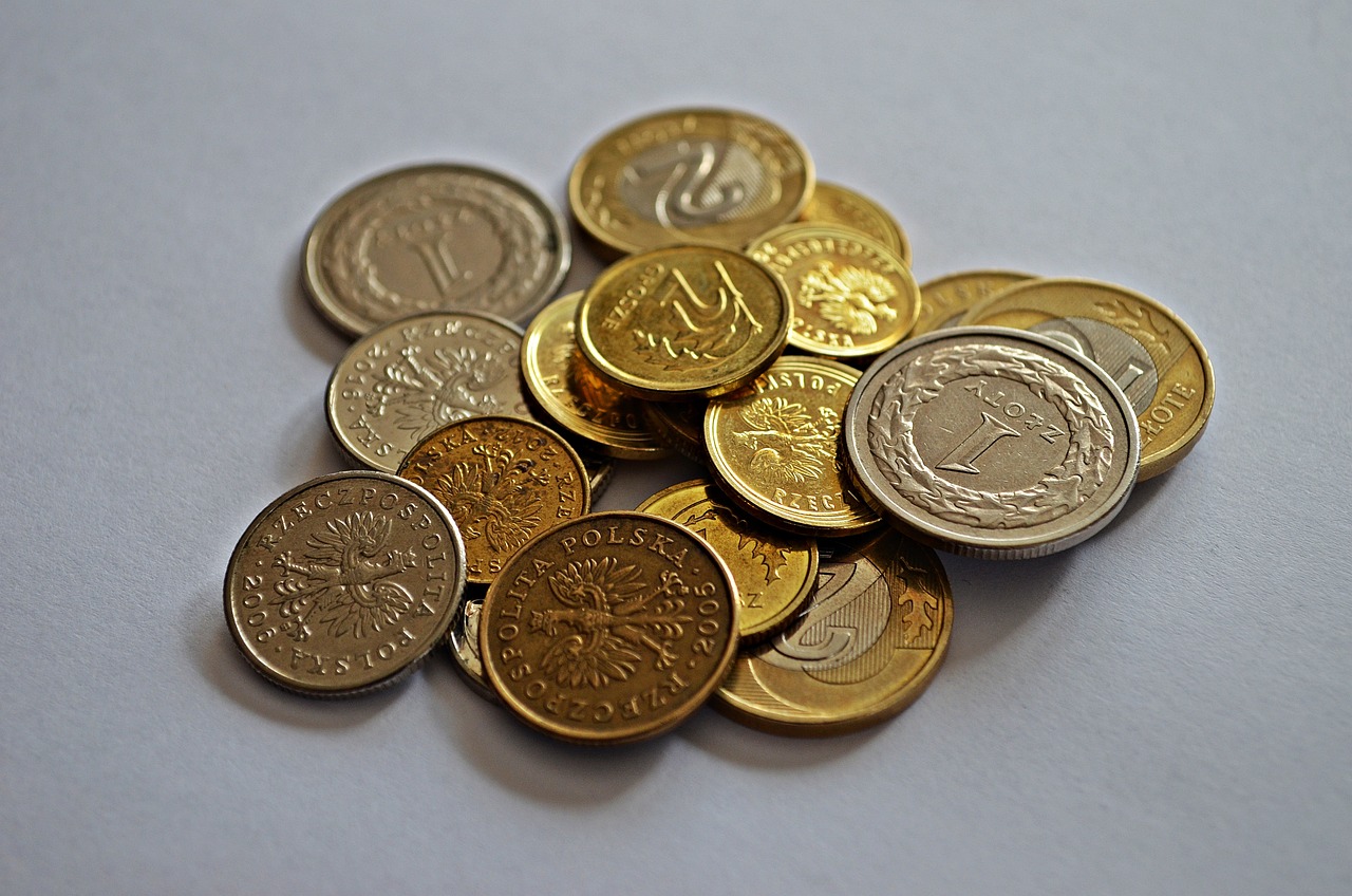 金戒指价格解析，多重因素下的波动与解析
