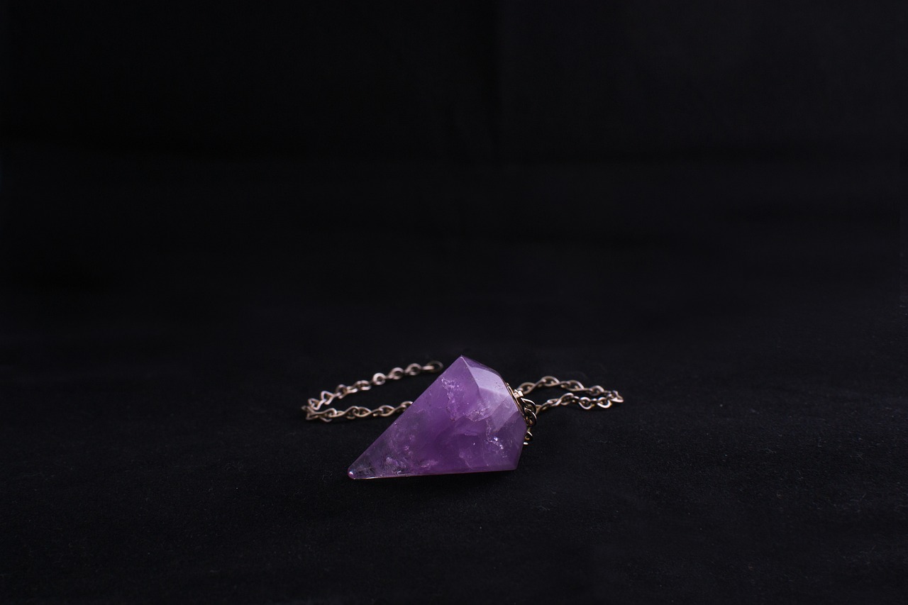 紫水晶，神秘与浪漫的交织的寓意与象征
