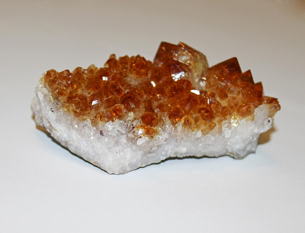 黄水晶，功效、作用与佩戴禁忌全解析