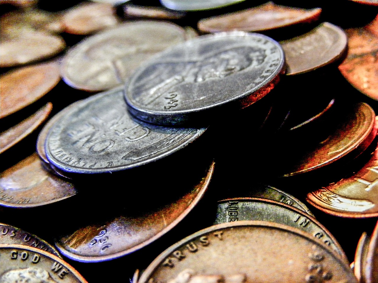 存款与黄金投资，存十万还是买金条？选择策略解析。