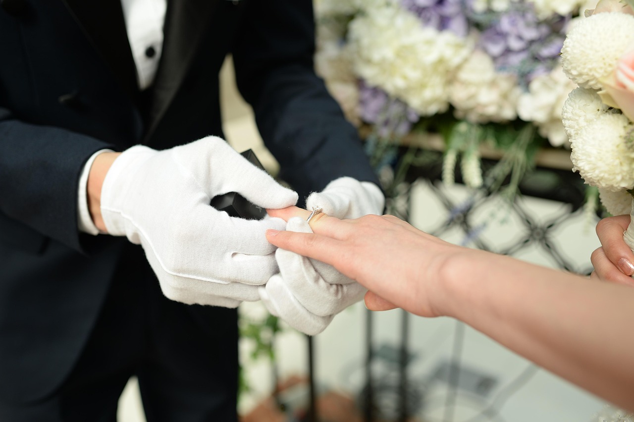 男士婚戒，时尚与承诺的永恒象征