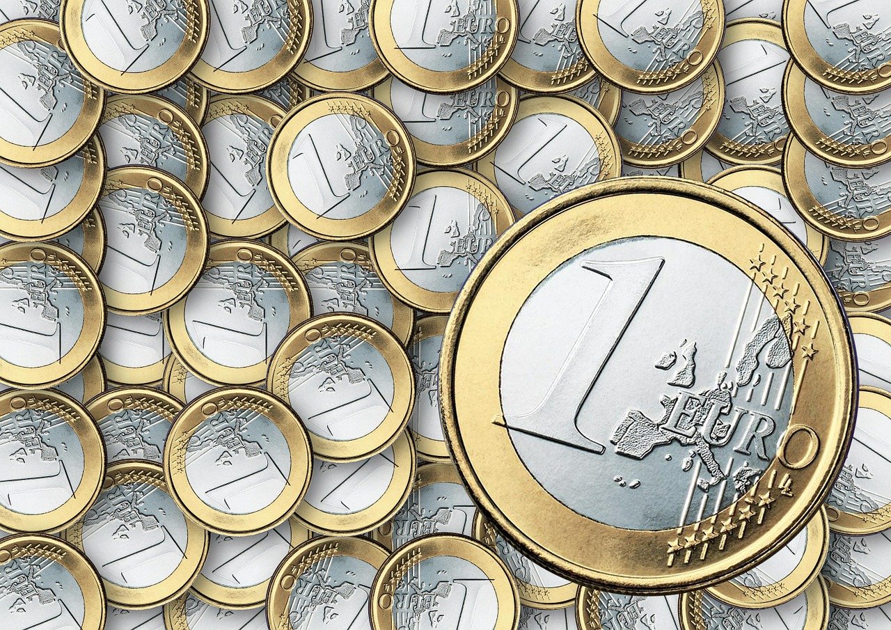 发金水晶价格解析，每克多少钱？全面探究发金水晶的价格研究。