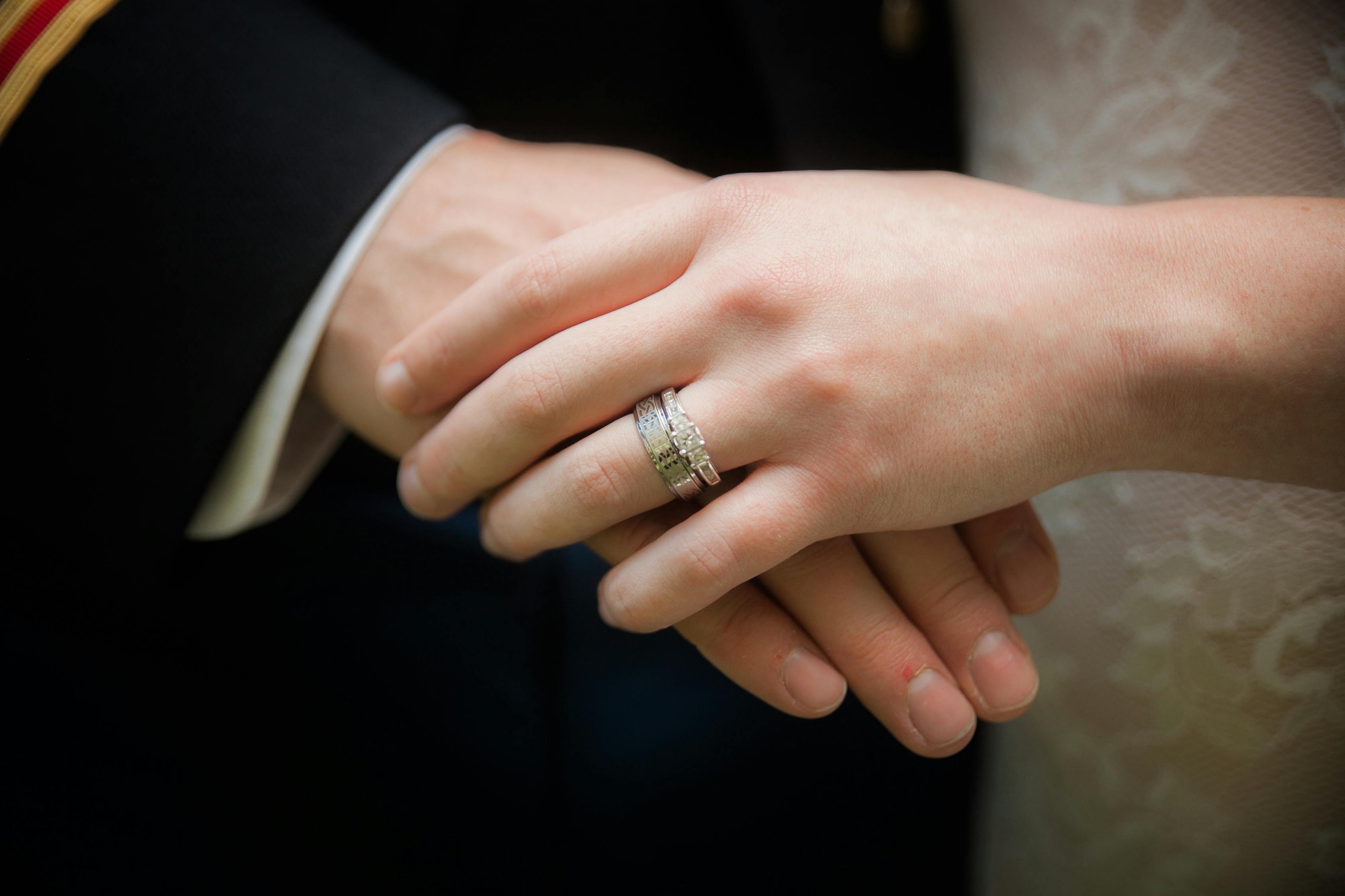 全面解析求婚戒指价格因素，戒指价格究竟多少？