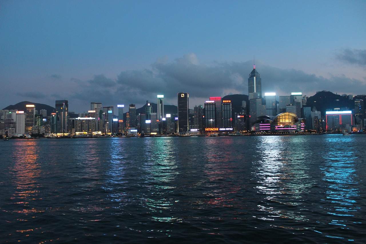 香港六日游跟团价格一样吗为什么,香港六日游跟团价格是否一致，原因解析